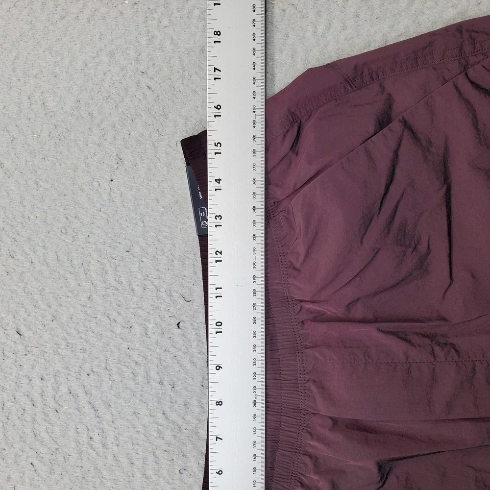 VRST All-In Unlined Shorts Mens M Burgundy Zipper Pocket Water Repellent Pull On